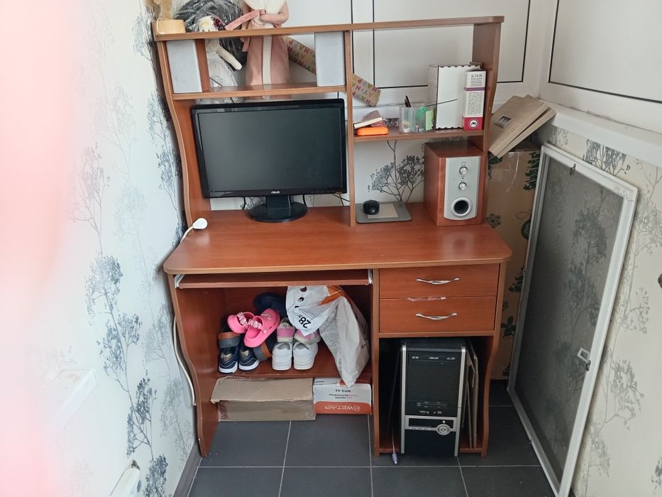 Продається комп'ютерний стіл