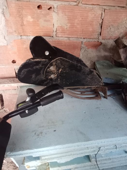 Trator novo com 3 anos de engantia