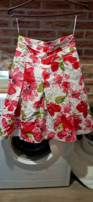 Сукні, футболки, джинси, куртки, спідниця