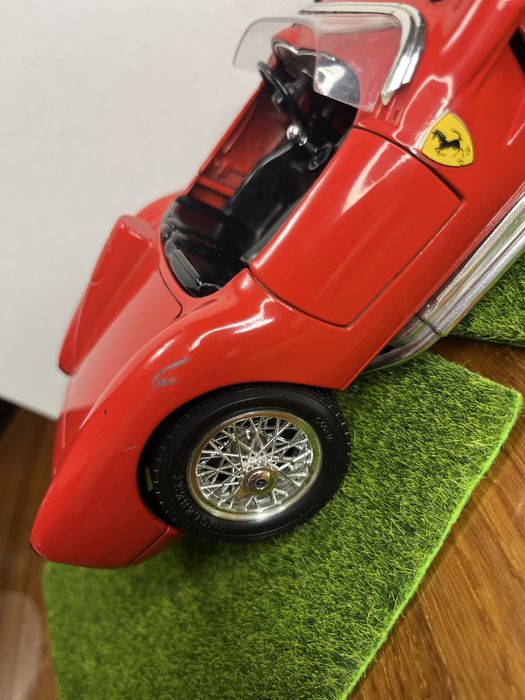 Ferrari Testarossa 1:18 Burago