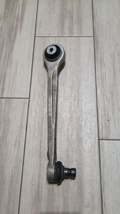 Передній правий верхній ричаг Q5 80A