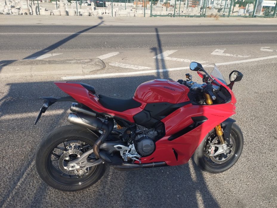 Ducati panigale v2s 2025