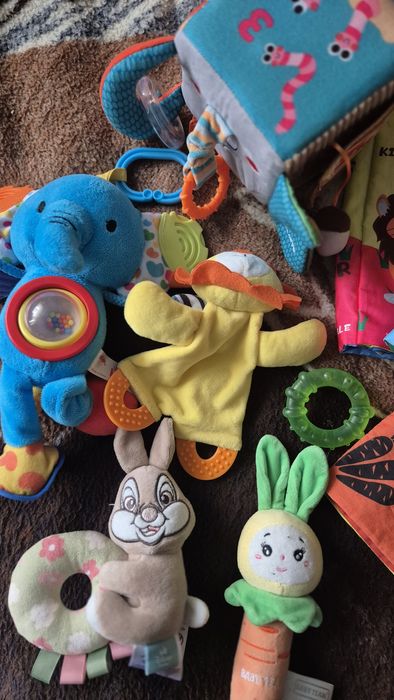 Дитячі іграшки для немовля