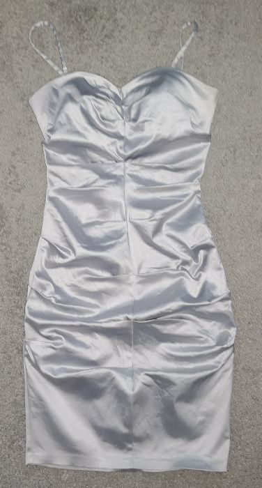 Sukienka dopasowująca się do ciała M