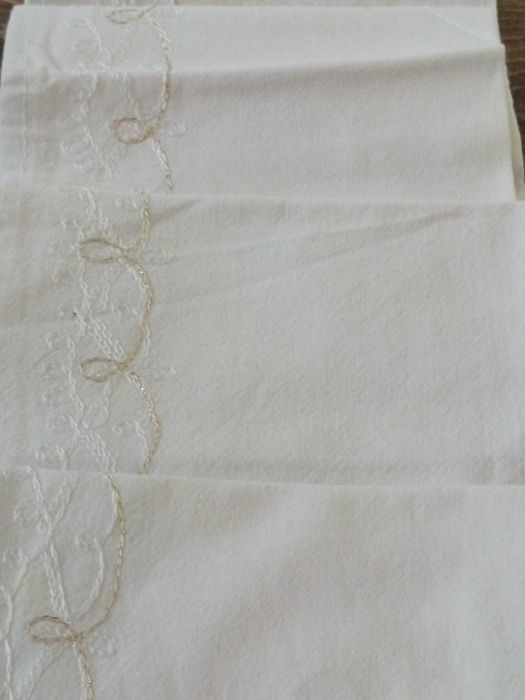 Obrus żakardowy-haftowany 180cm
