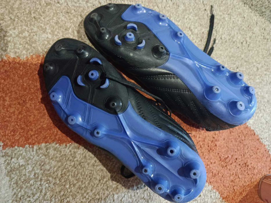 Chuteiras tamanho 36 e 38 em bom estado