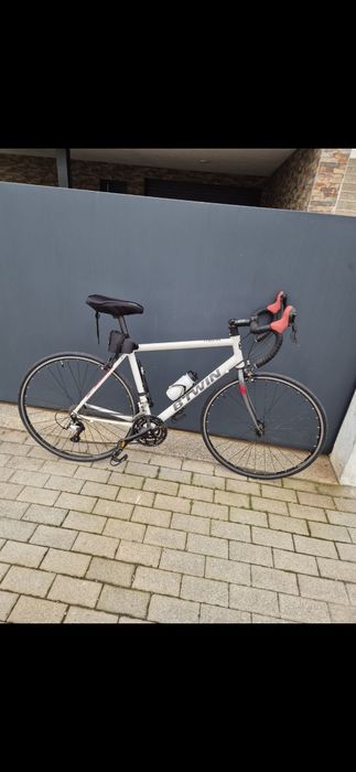Bicicleta de estrada toda equipada
