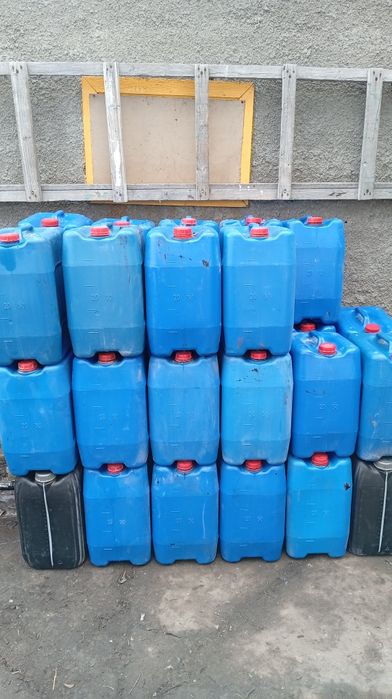Продам Канистры  20 л