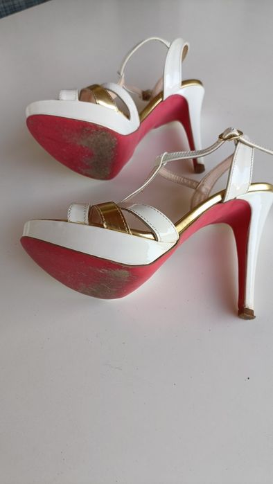 Sandália Branca e Dourada 36