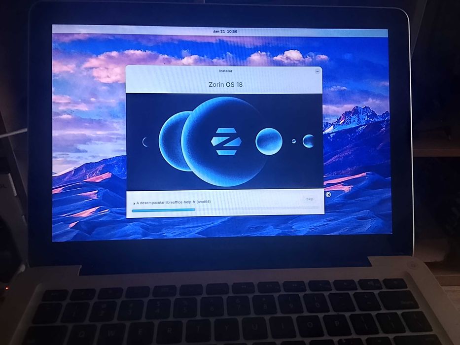 MacBook pro com instalação Linux zorin 18