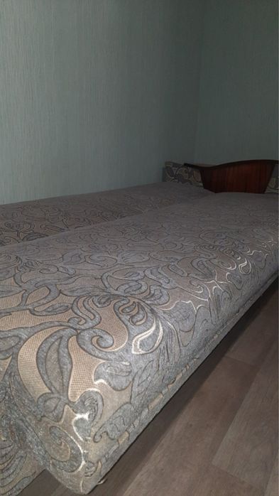 продам диван сірий