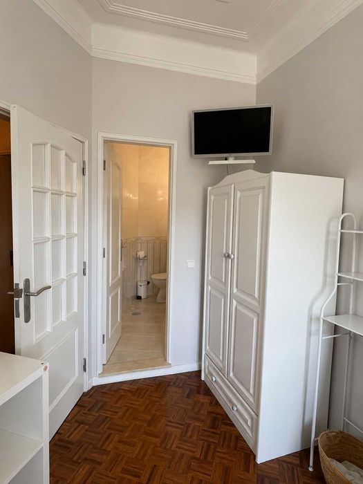 Quarto individual com WC privativo - SUITE - Menina Estudante - Cidade Universitária - Avenidas Novas/ Jardim Zoológico