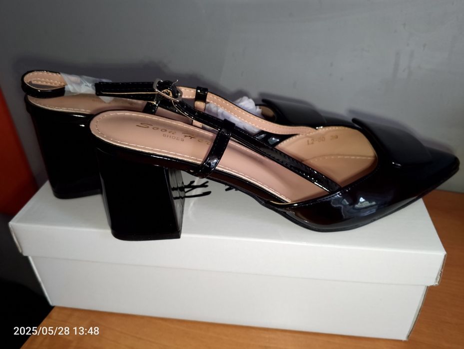 Buty z odkryta pięta