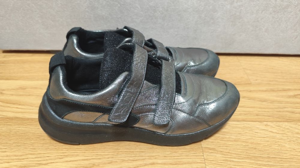 Підліткові кросівки з натуральної шкіри