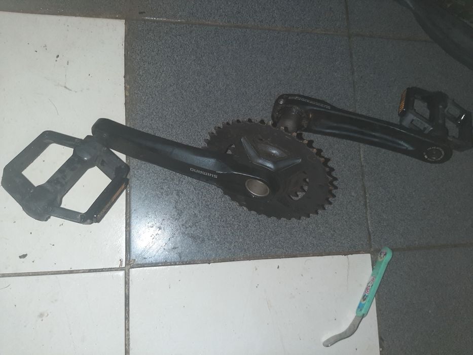 Vendo pedaleira de btt shimano 9v