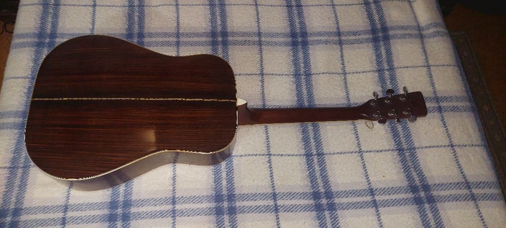 Violão com braço folk