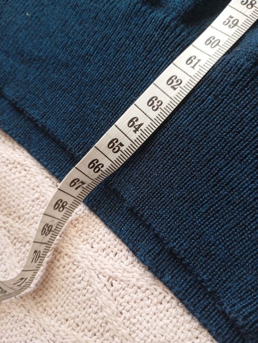 MERINO Blend M granatowy niebieski elegancki sweter z dekoltem w serek