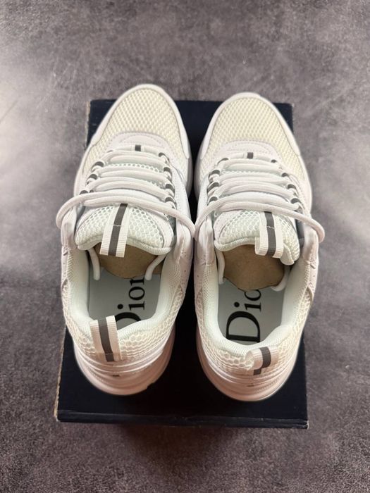 Dior   B22 White