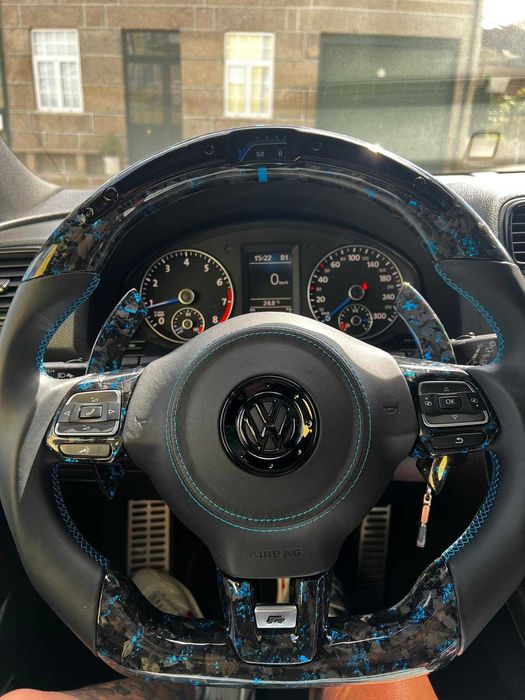 Volante VW Carbono com LED Display | Golf GTI / R (MK5 MK6)