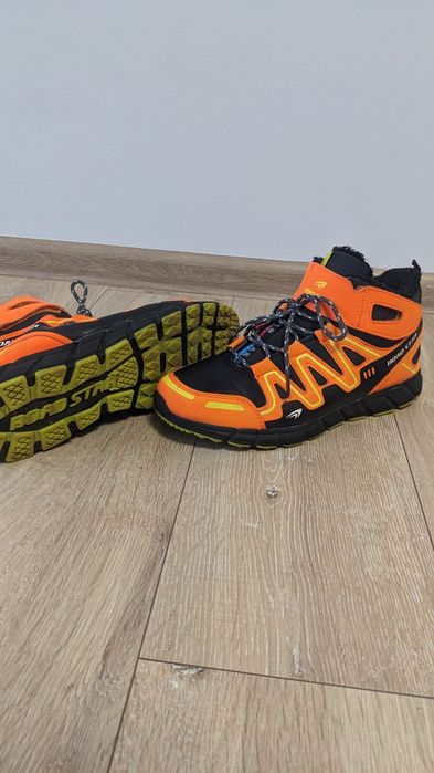 Продам кросівки Roadstar