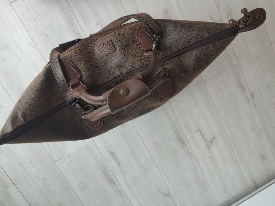 Статусна дорожня сумка від Kangol