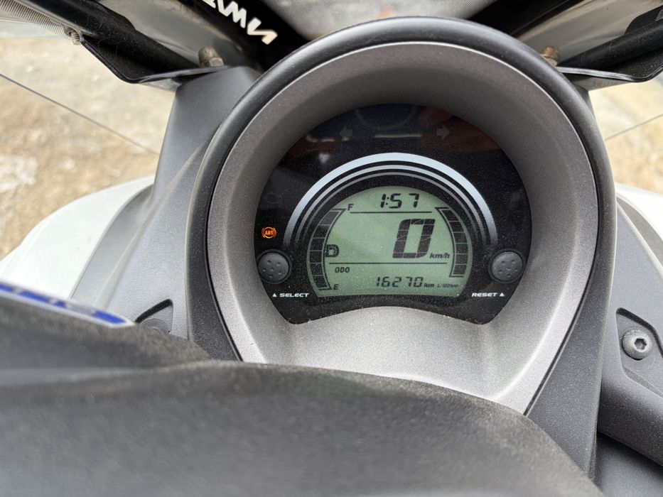 Moto Yamaha N-MAX de garagem, como nova!