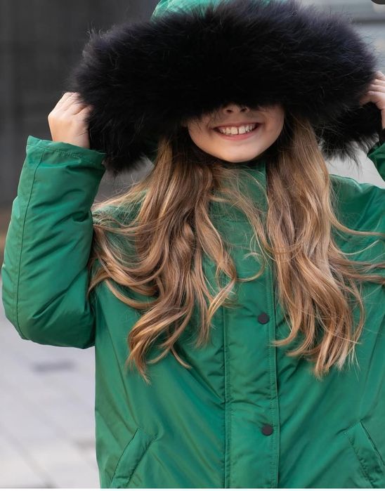 Зимова куртка-пальто, до -20, з натуральним хутром єнота, р.152