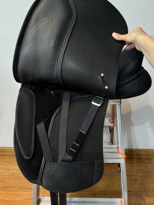 Wintec Pro Dressage 17” – wełna, stan celujący + łęki w zestawie