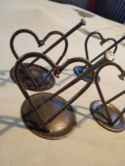 Подставка в виде сердца.