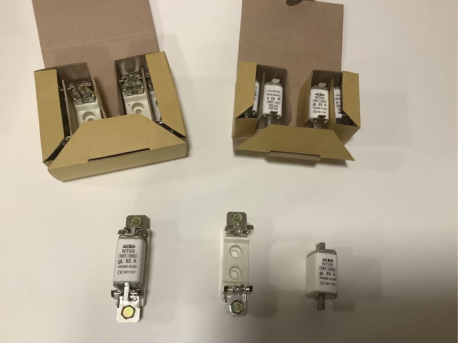 Предохранитель АСКО NT00 63 A. Держатель.
