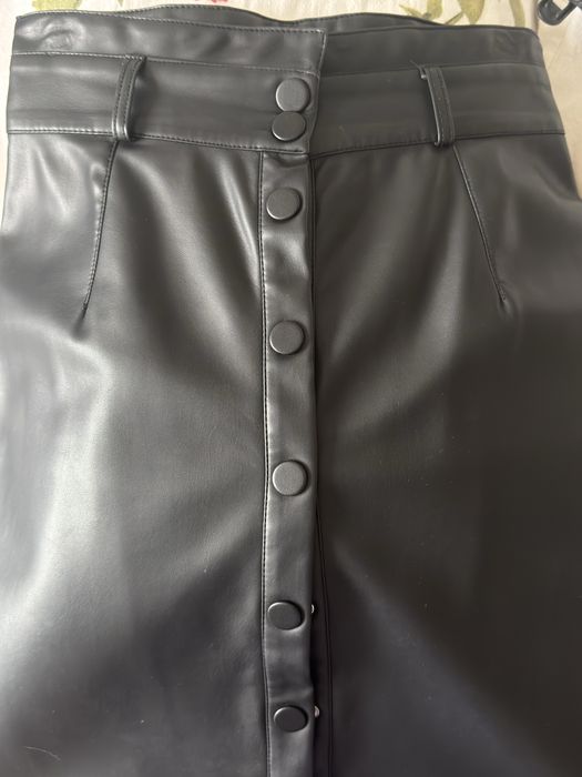 Спідниця H&M еко-шкіра, р. 38 (S-M) — 550 грн