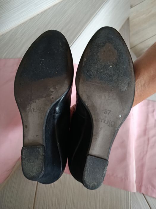 Buty damskie skórzane na koturnie Ryłko 37