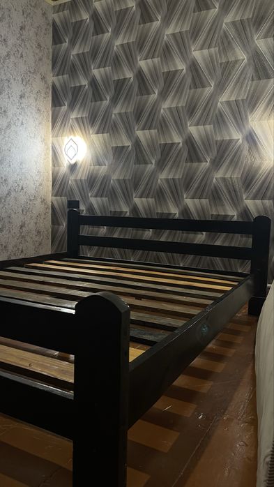 Продам деревʼяне ліжко