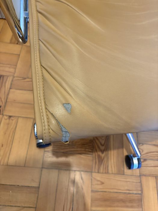 Cadeira de Escritório com rodas, Estilo Eames Soft Pad – Camel / Cromado
