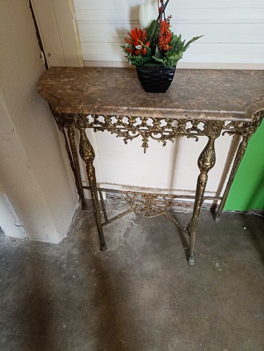 Credência em Dourado