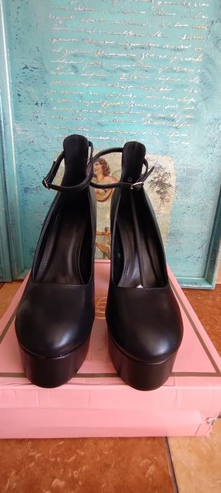 Wysokie  czarne buty na słupku 41 nowe