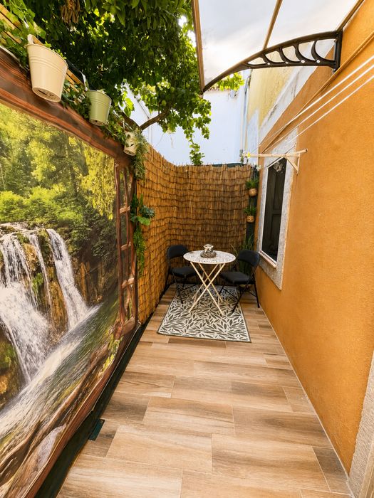 Apartamento T1 com quintal totalmente mobilado a estear