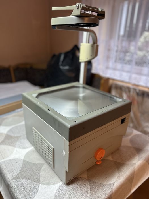 Rzutnik projektor Vega