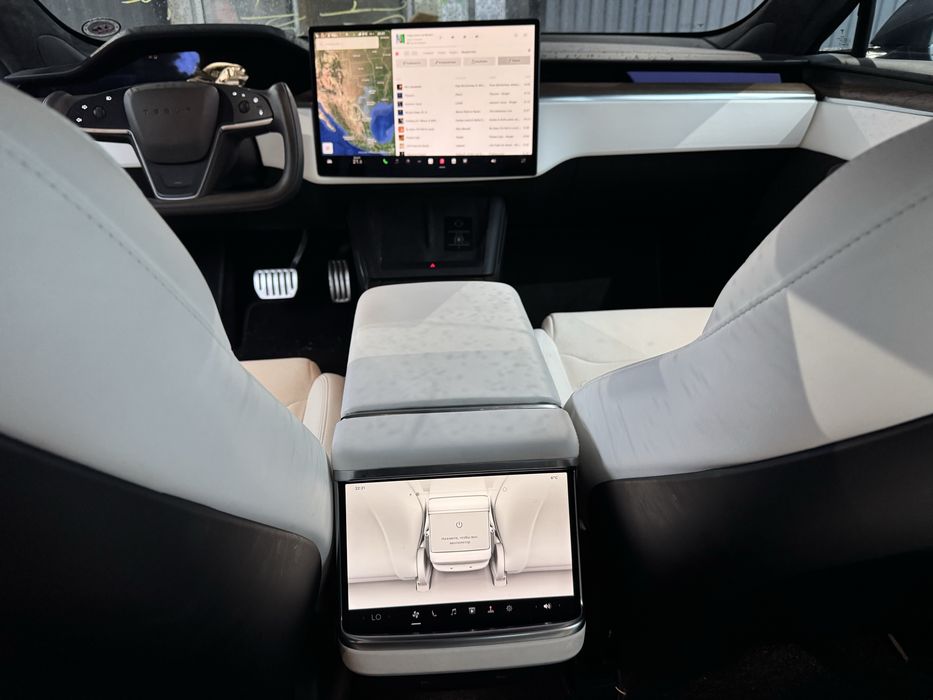 PREMIUM/TRANSFER/PRIVATE UA/EC Приватний трансфер Tesla S 2023