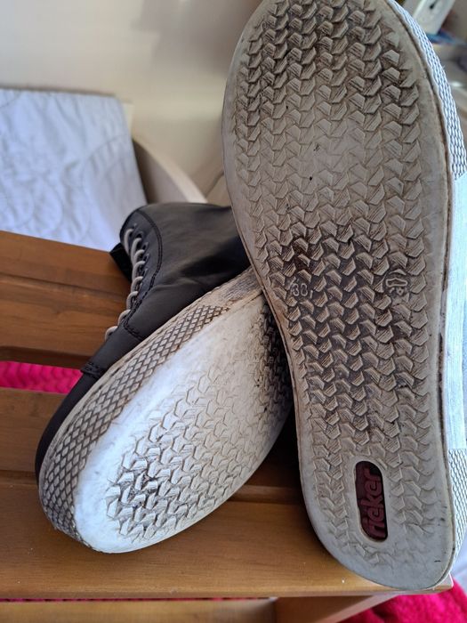 Botki damskie Rieker.  Czarne.  Rozmiar 38