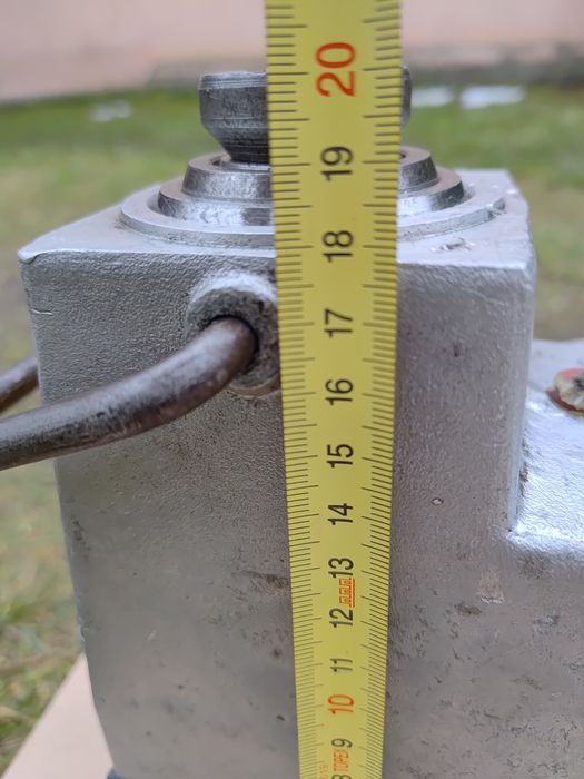 Lewarek hydrauliczny kolumnowy