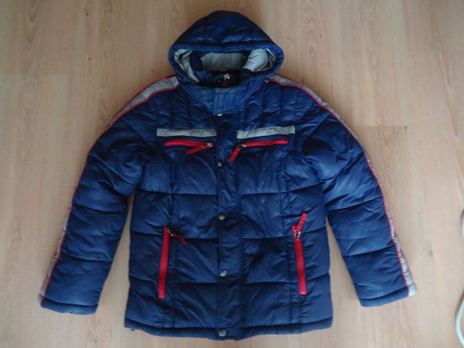Фирменная тёплая зимняя куртка пуховик на мальчика на рост 158-164 см.