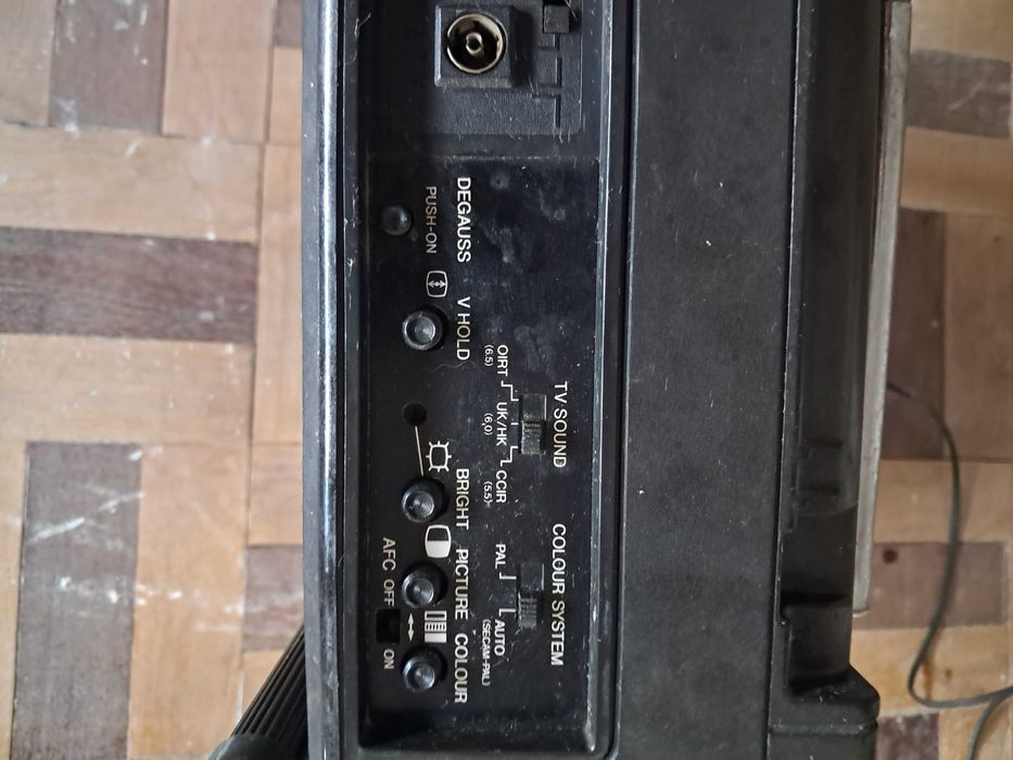 Vendo este módulo da JVC (vintage) com TV a cores.64550572805123122