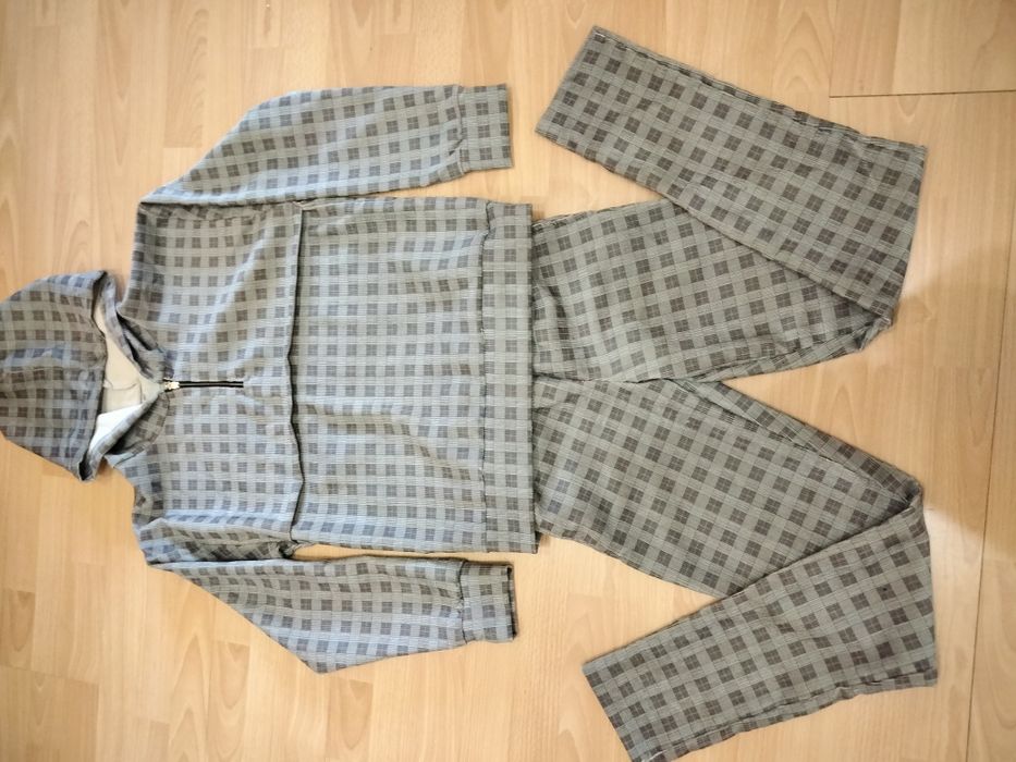 Продам костюм жіночий, р.S (44-46), новий (не підійшов по розміру)