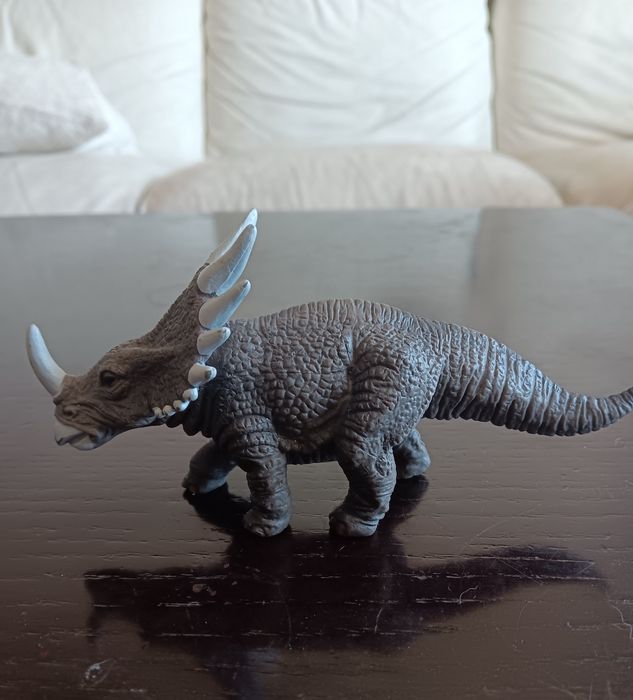 Triceratops - dinossauro de brincar