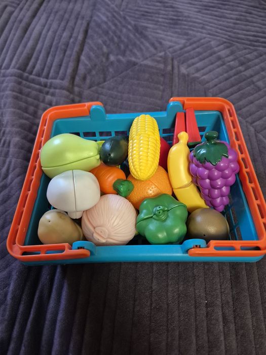 Ігровий набір Battat Lite Овочі та фрукти на липучках (BT47432)

-21%