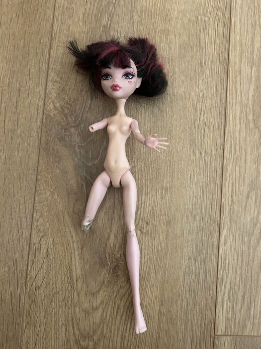 Draculaura (Дракулаура)Monster High від компанії Mattel.