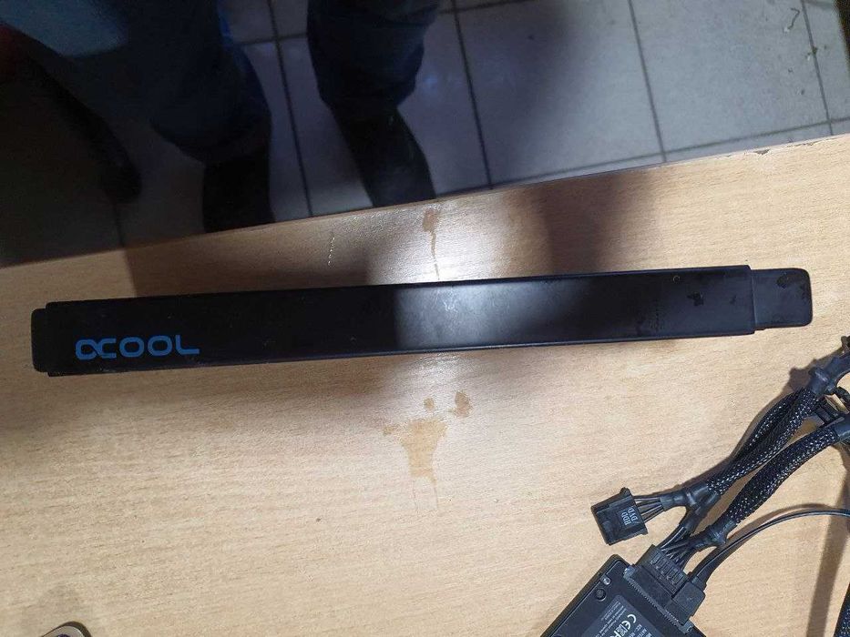 Радиатор 240 Alphacool в отличном состоянии. толщина 24 мм Медь