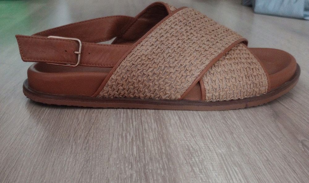 Шкіряні босоніжки Respect стан нових.