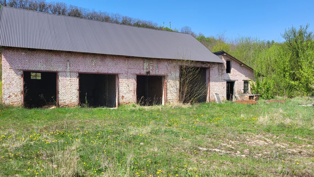 Продається комерційна ділянка з будівлями